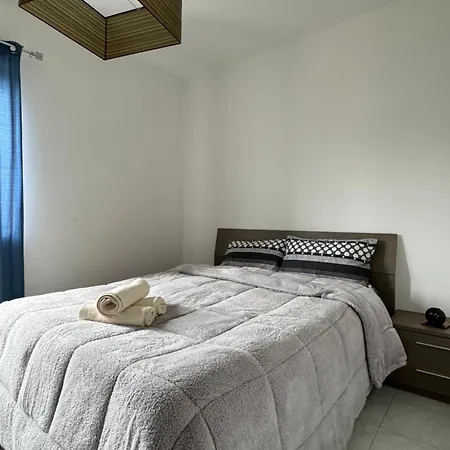 Modern With Large Balcony In Spinola