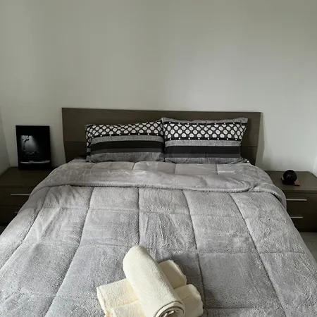 Modern With Large Balcony In Spinola Apartment *