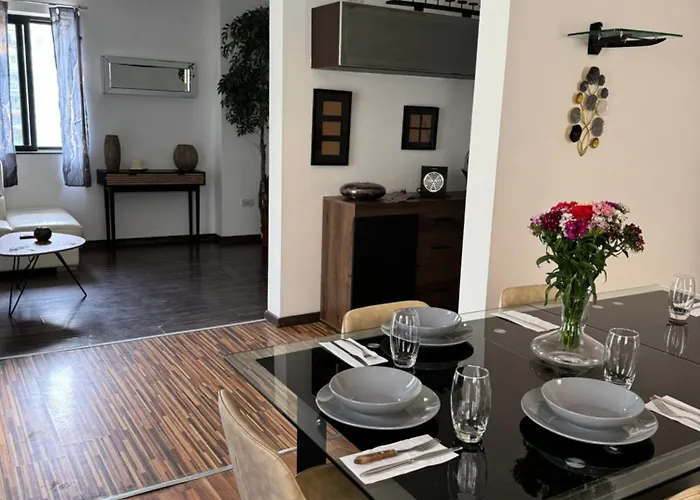 아파트 Modern With Large Balcony In Spinola *