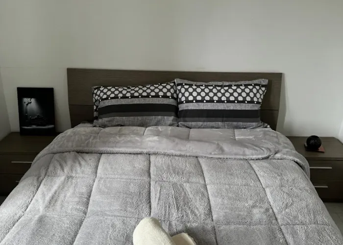 Modern With Large Balcony In Spinola 아파트 *