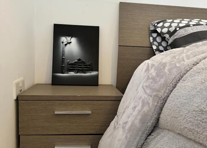 아파트 Modern With Large Balcony In Spinola