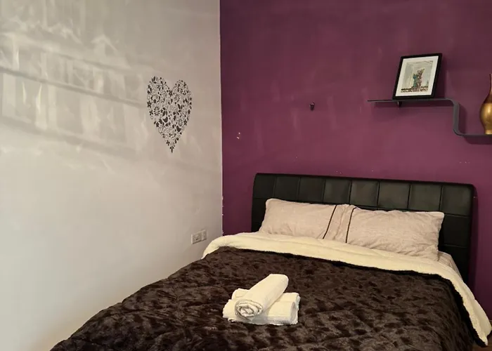 Modern With Large Balcony In Spinola