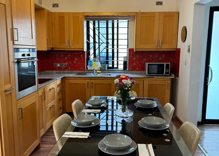 Modern With Large Balcony In Spinola 아파트 *